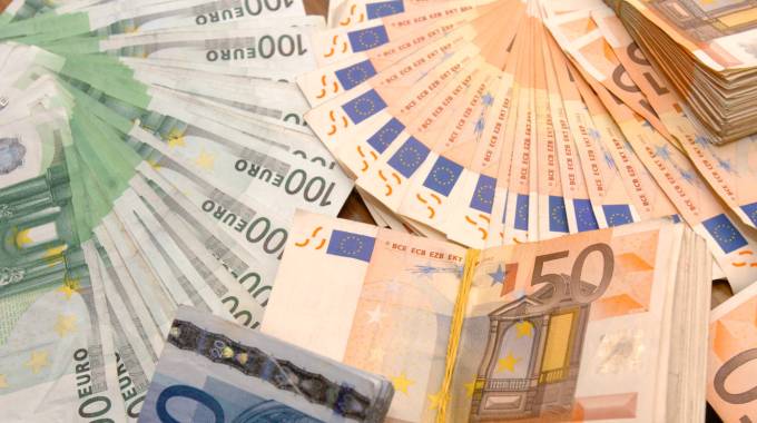 Fisco, il 62% degli italiani favorevoli al tetto al contante