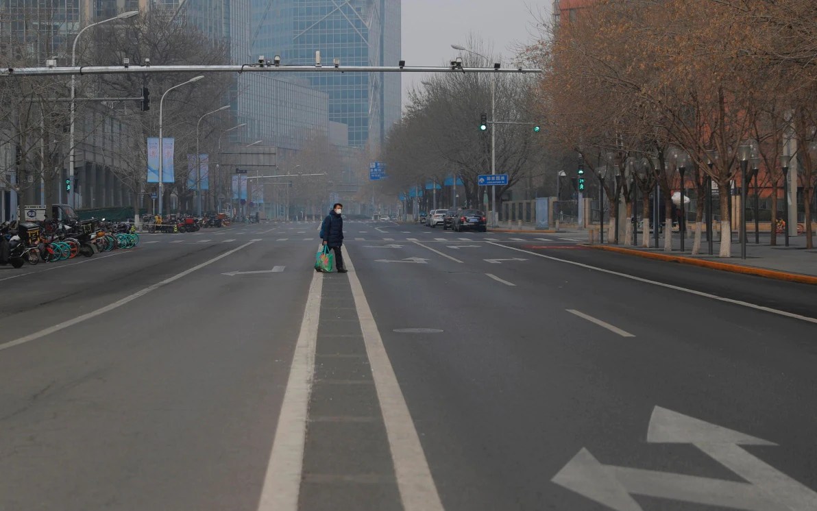 Il covid torna in Cina, record di casi: a Pechino scuole e ristoranti chiusi