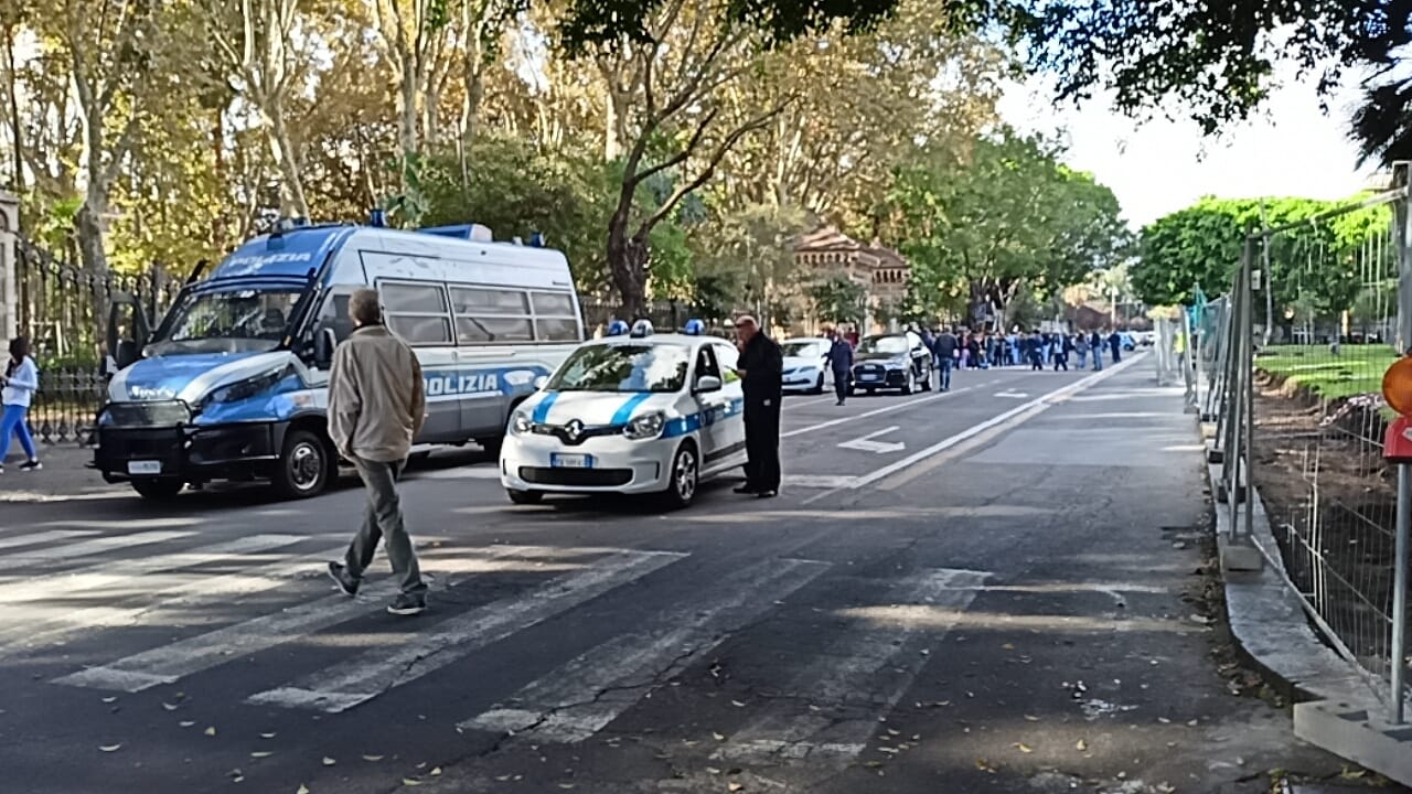 Scuola, sciopero nazionale degli studenti: cori e striscioni a Catania contro il Governo Meloni Scuola, sciopero nazionale degli studenti: cori e striscioni a Catania contro il Governo Meloni