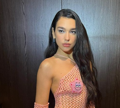 Mondiali Qatar, Dua Lipa: “Non mi esibirò finché non garantiranno diritti umani”