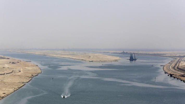 Egitto, nave in fiamme nel mar Rosso: dispersi 3 turisti britannici