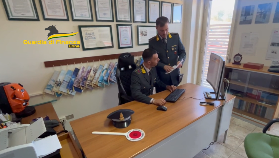 Enna, prestavano soldi a imprenditori a tassi usurai fino a impossessarsi delle loro aziende