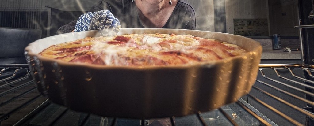 Caro energia, forno spento per metà italiani: addio anche a stufe e phon