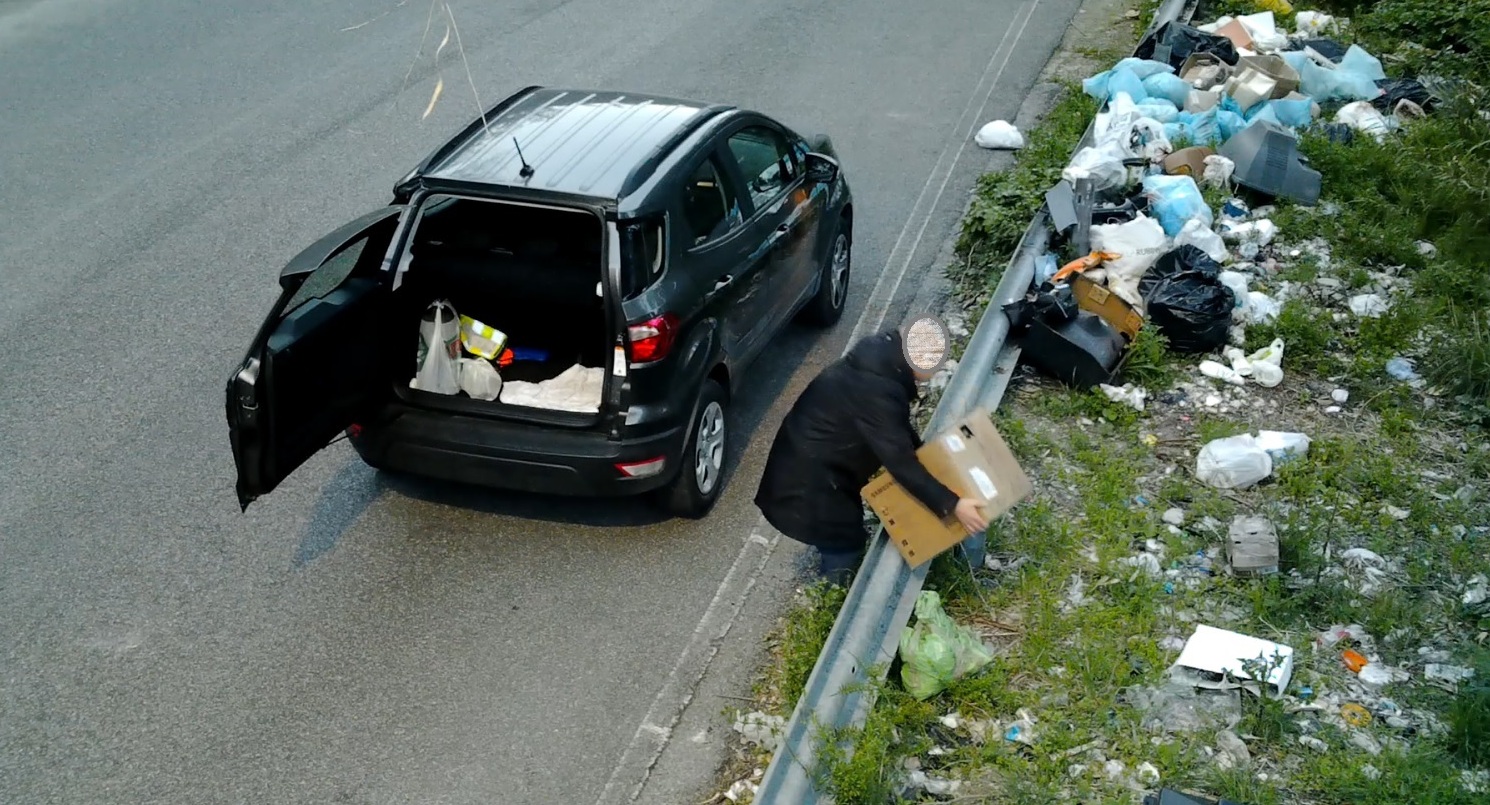 Catania, “Rifiuti, confiscare il mezzo usato per abbandonarli”