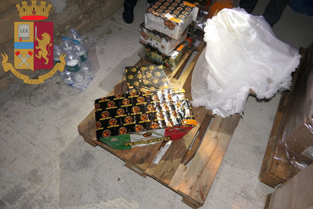 Dai salumi ai materiali esplodenti, fermato furgone con merce di provenienza illecita