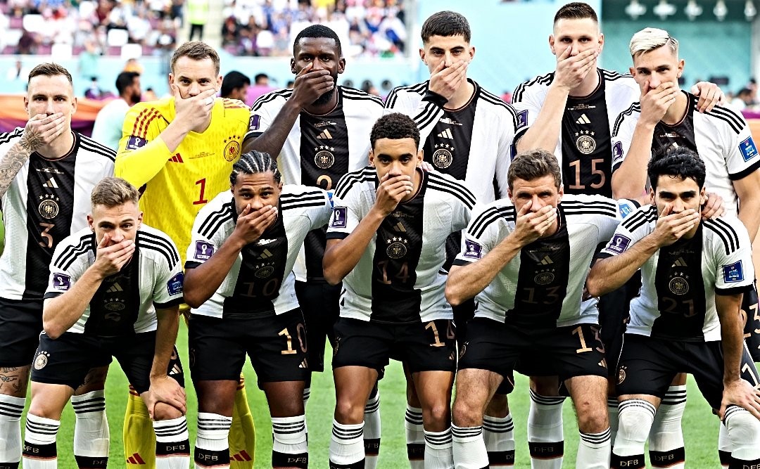 Mondiali Qatar, Germania protesta contro Fifa:  tv oscura immagine