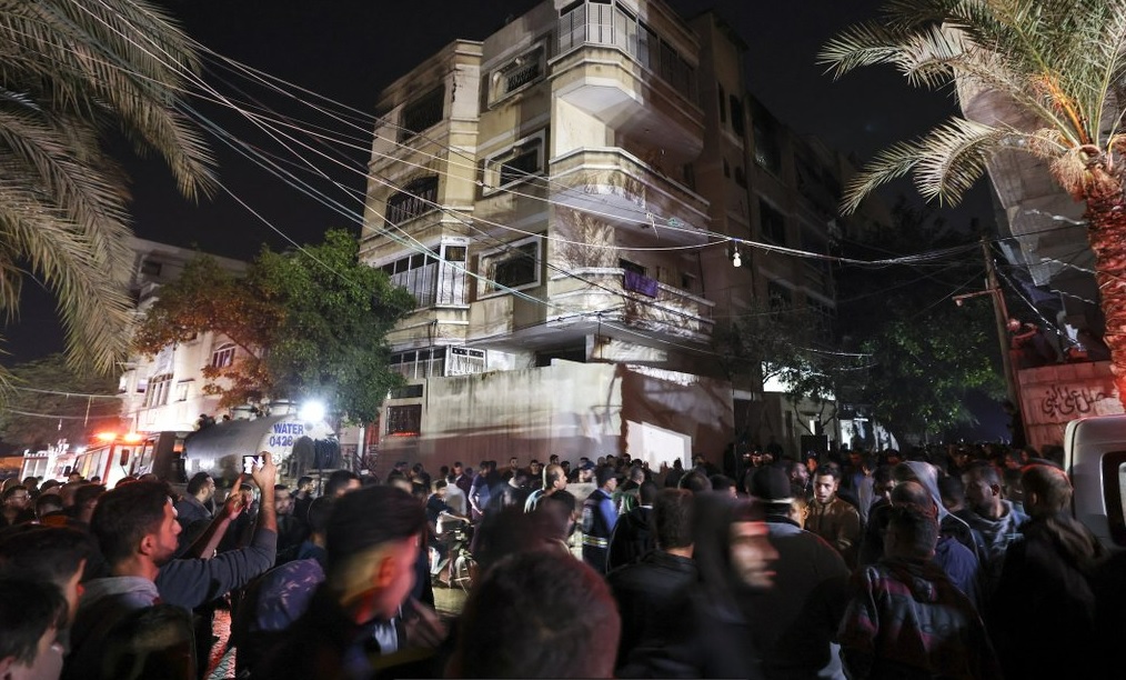 Scoppia incendio in casa, famiglia sterminata: 21 morti