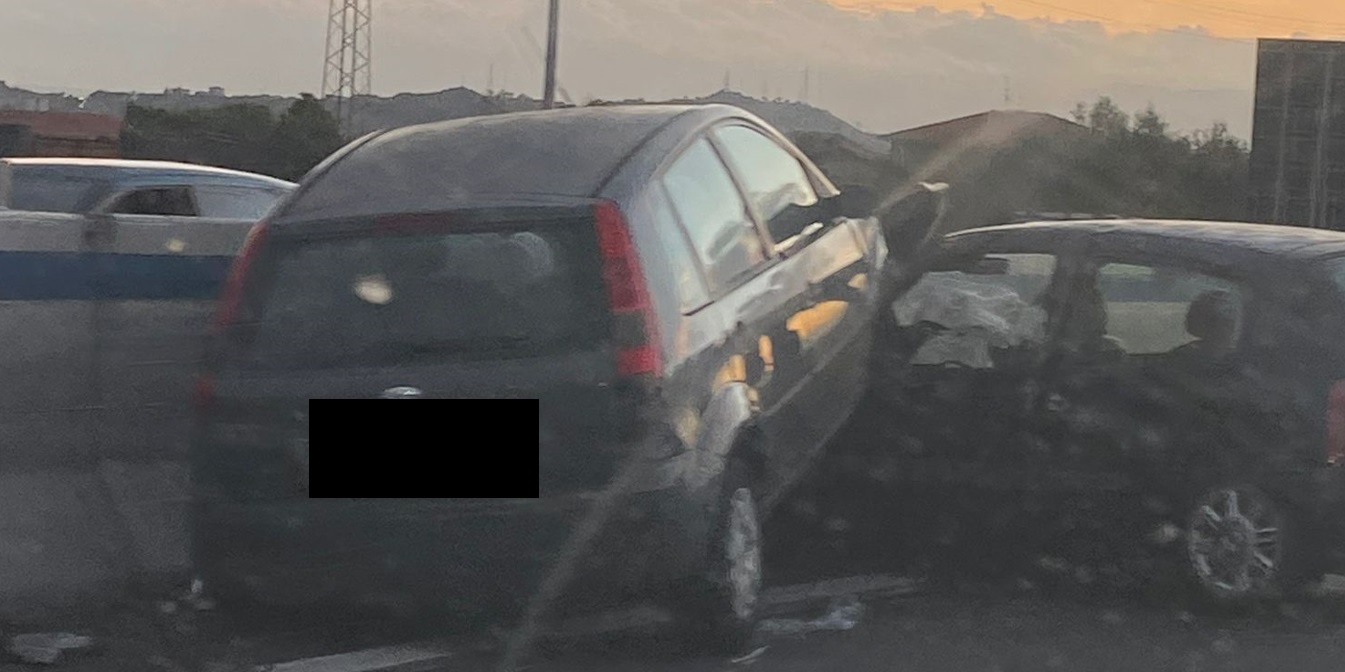 Catania, incidente tra due auto sulla tangenziale: traffico in tilt
