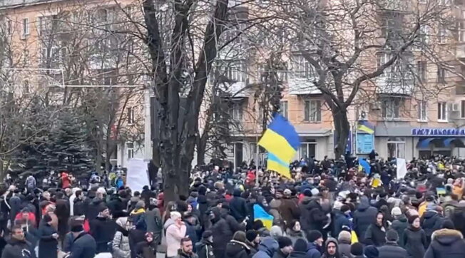 Ucraina, Kherson liberata torna a Kiev: la folla festeggia in strada