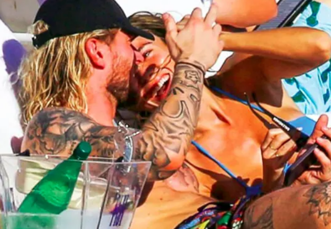 Prosegue “luna di miele” fra Diletta Leotta e Karius: baci e abbracci al sole di Miami