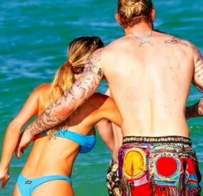 Prosegue “luna di miele” fra Diletta Leotta e Karius: baci e abbracci al sole di Miami