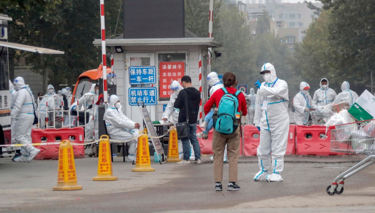 Cina, bimbo di 3 anni muore per il lockdown: ira social contro politica zero covid