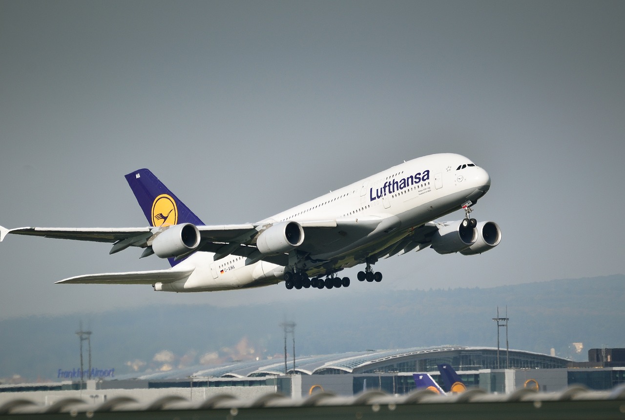 Lufthansa, grave guasto a sistema informatico: ritardi e cancellazioni voli