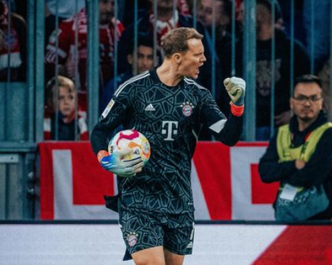 Neuer sfida il Qatar: il portiere in campo con la fascia arcobaleno