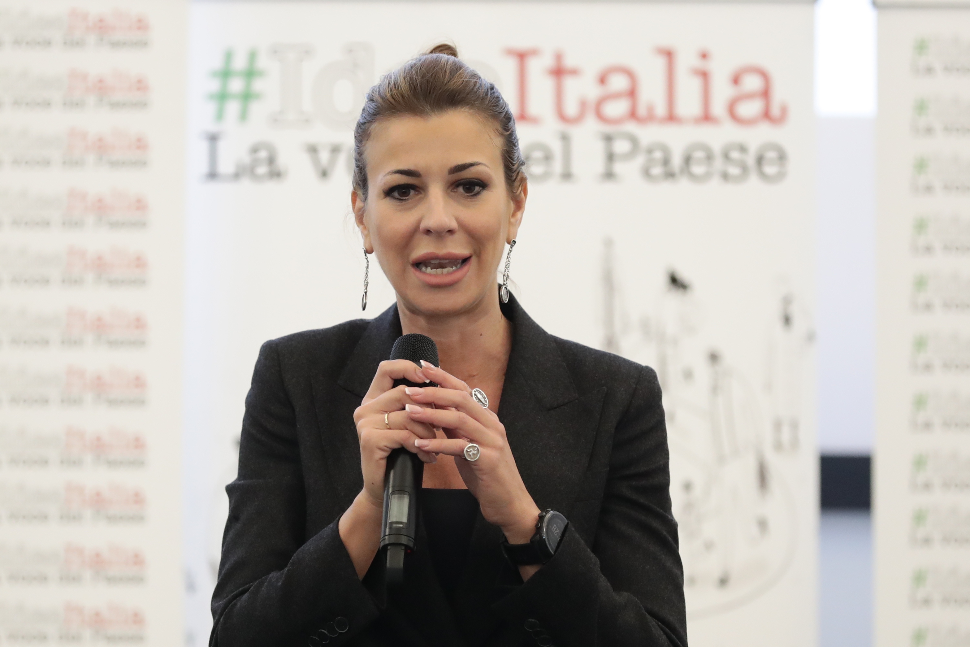 “Non sono solo una ex miss”: chi è Matilde Siracusano, sottosegretaria che sogna il Ponte sullo Stretto