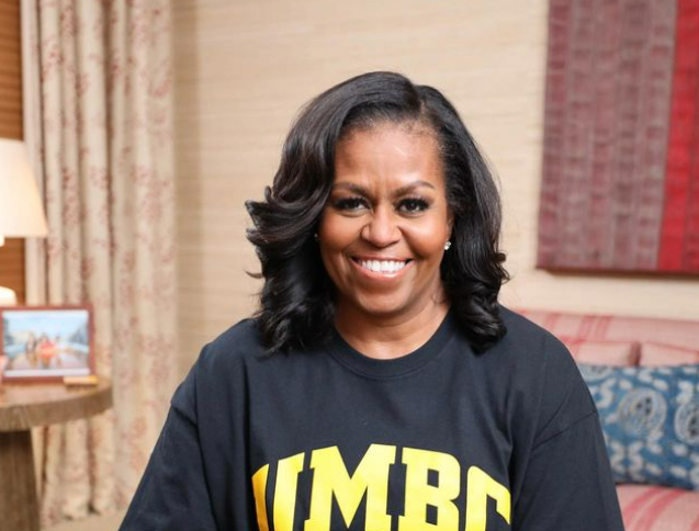 Michelle Obama “America non era pronta per first lady con capelli afro”