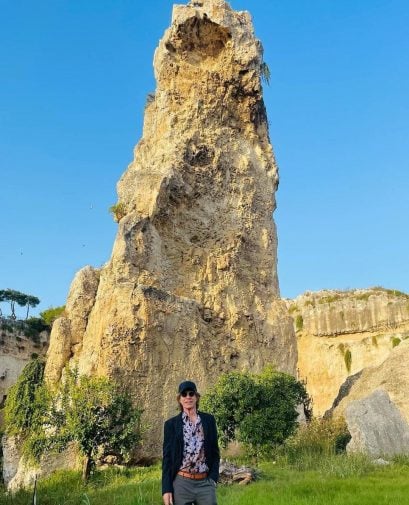 Mel Gibson in osteria, Mick Jagger tra le arance: parata di star e vip in Sicilia