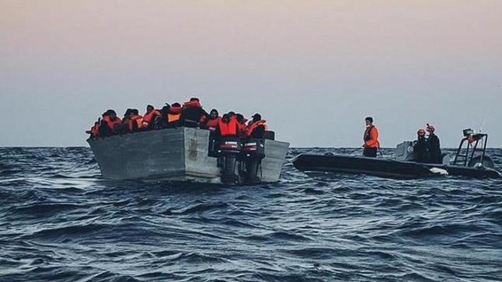 Sos Ong: “27 persone alla deriva al largo della Libia, ancora nessun soccorso”