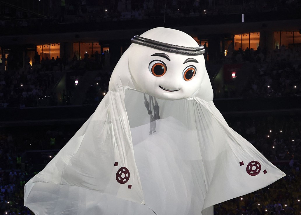 Qatar 2022, scambia thawb per accappatoi: tv tedesca ‘richiama’ commentatore