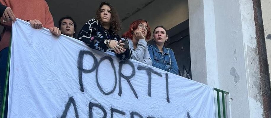 Migranti, studenti liceo Catania in assemblea: “politica disumana”