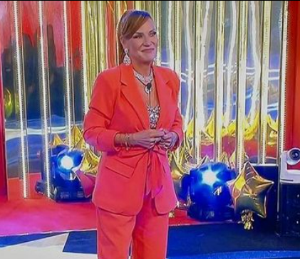 Grande fratello Vip versione hot, Patrizia Rossetti senza reggiseno: regia non censura