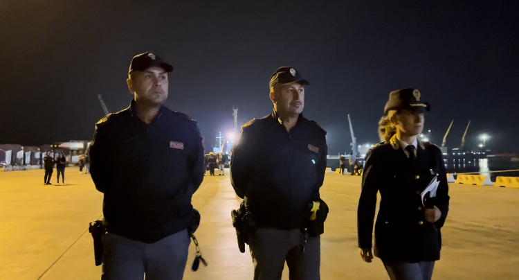 Porto Empedocle, bambino salvato da due agenti di Polizia: il racconto