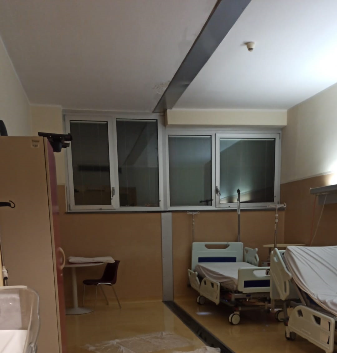 Catania, piove dentro il Policlinico: secchi in corsia e pazienti trasferiti