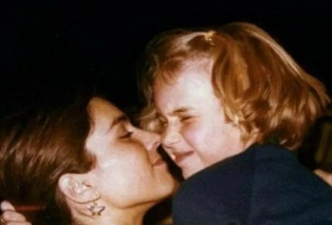 Ylenia Carrisi è viva? Romina Power e le foto della speranza: “Non muore mai”