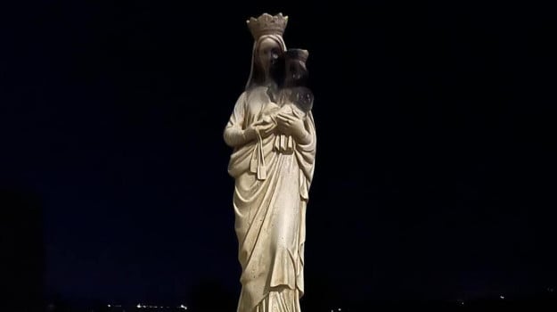 A Ribera imbrattate statua della Madonna e due lapidi la notte di Halloween