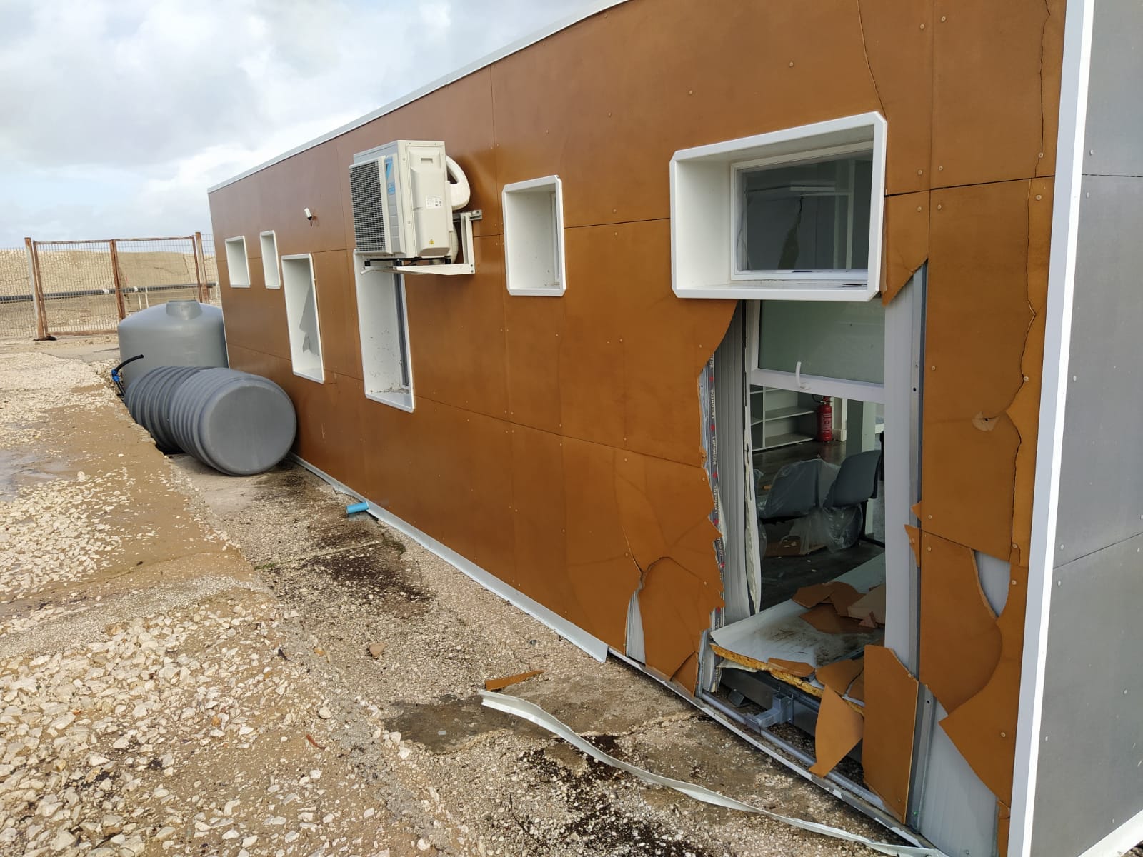 Vandali in azione a Mazara, danni alla stazione marittima