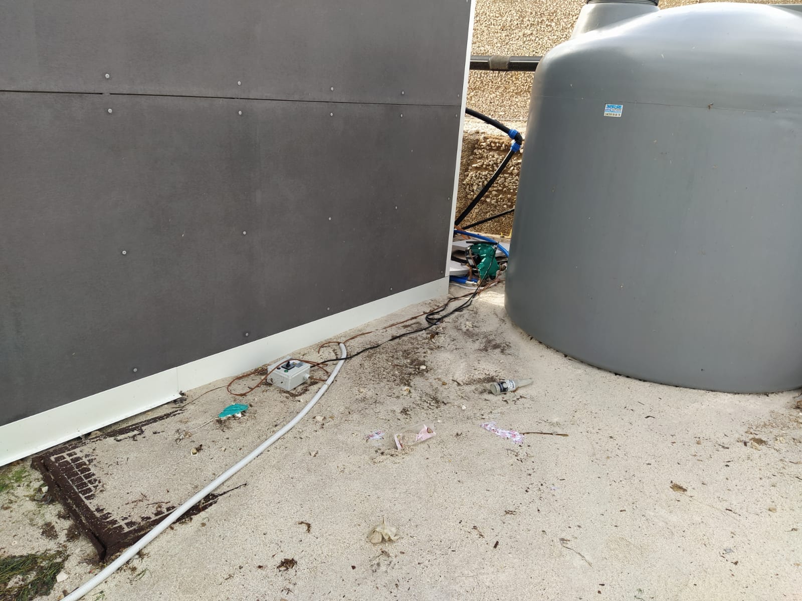 Vandali in azione a Mazara, danni alla stazione marittima