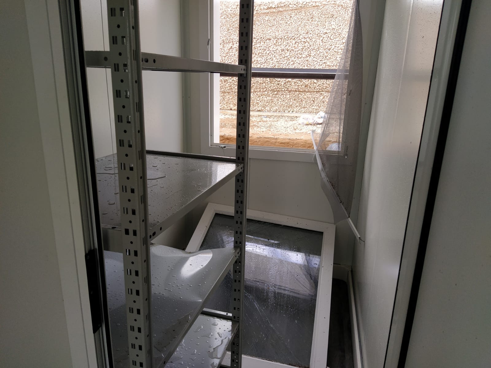 Vandali in azione a Mazara, danni alla stazione marittima