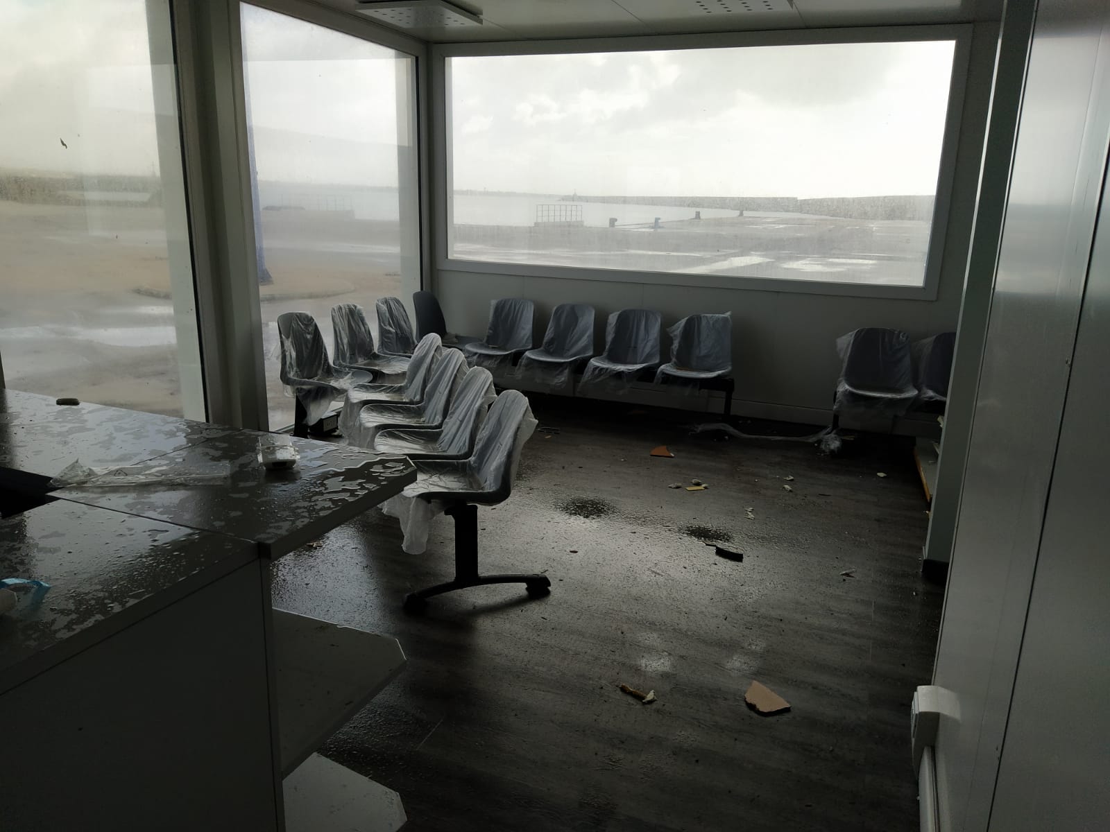 Vandali in azione a Mazara, danni alla stazione marittima