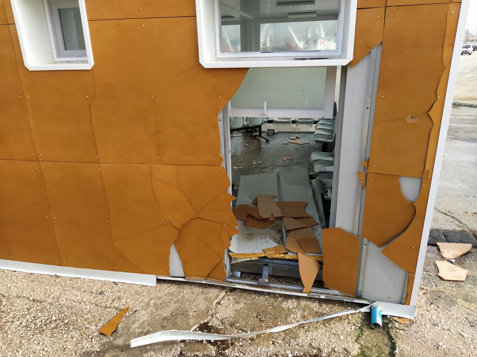 Vandali in azione a Mazara, danni alla stazione marittima