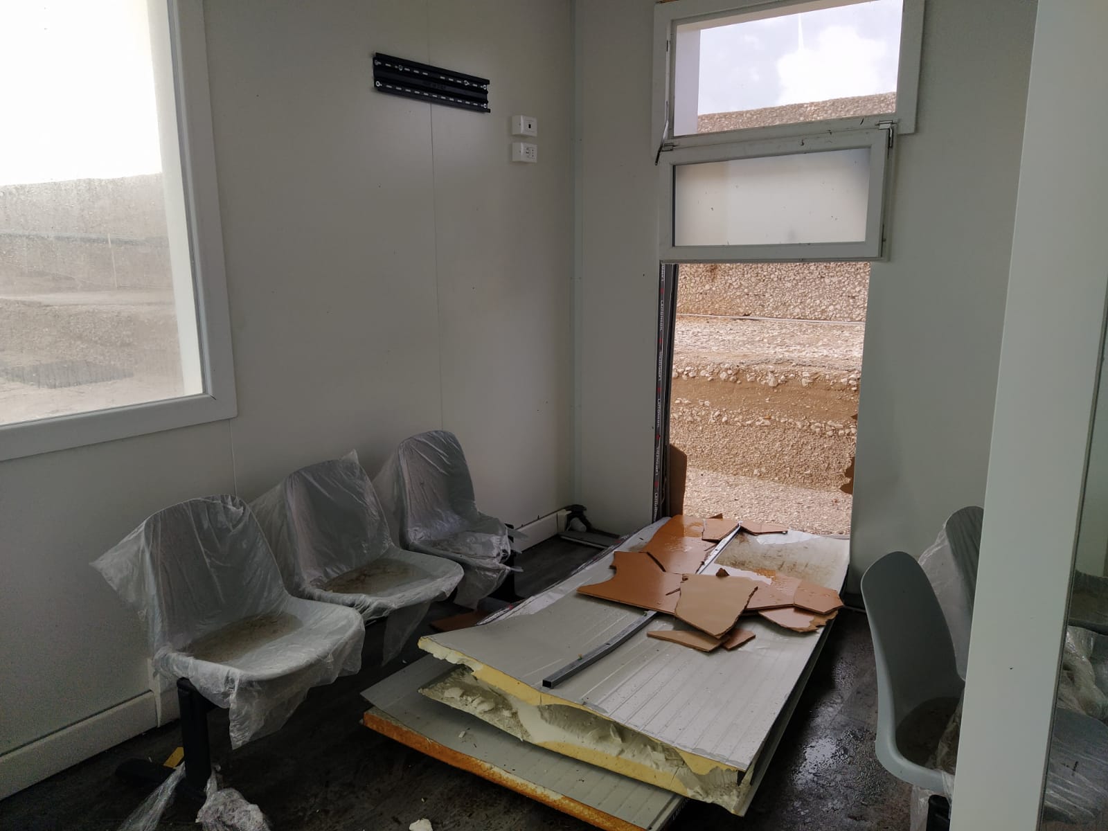 Vandali in azione a Mazara, danni alla stazione marittima