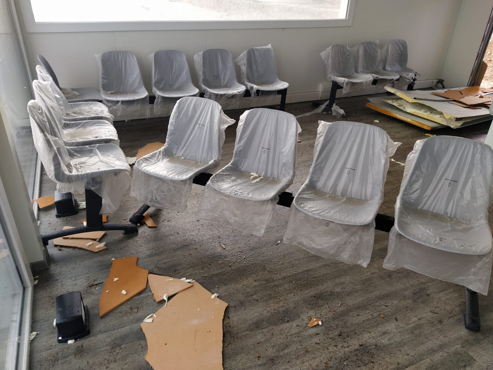 Vandali in azione a Mazara, danni alla stazione marittima