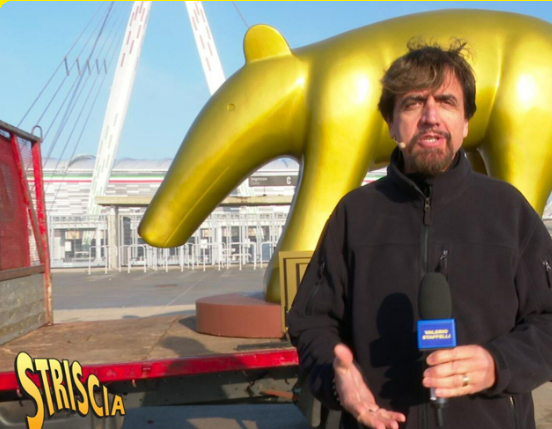 Striscia, Tapiro d’Oro gigante a dirigenza dimissionaria Juve