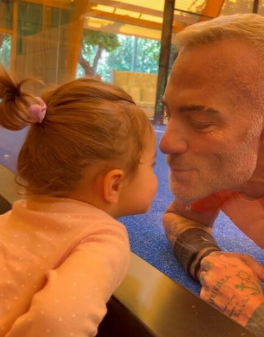 Gianluca Vacchi e Sharon Fonseca festeggiano i due anni della figlia Blu Jerusalema