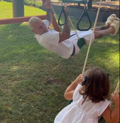 Gianluca Vacchi e Sharon Fonseca festeggiano i due anni della figlia Blu Jerusalema