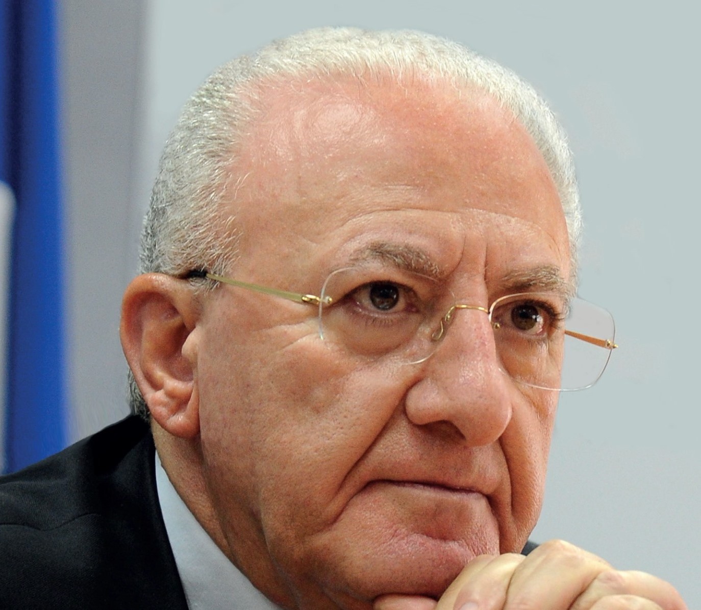 De Luca agli universitari: “Mascherina o fate Natale a letto”