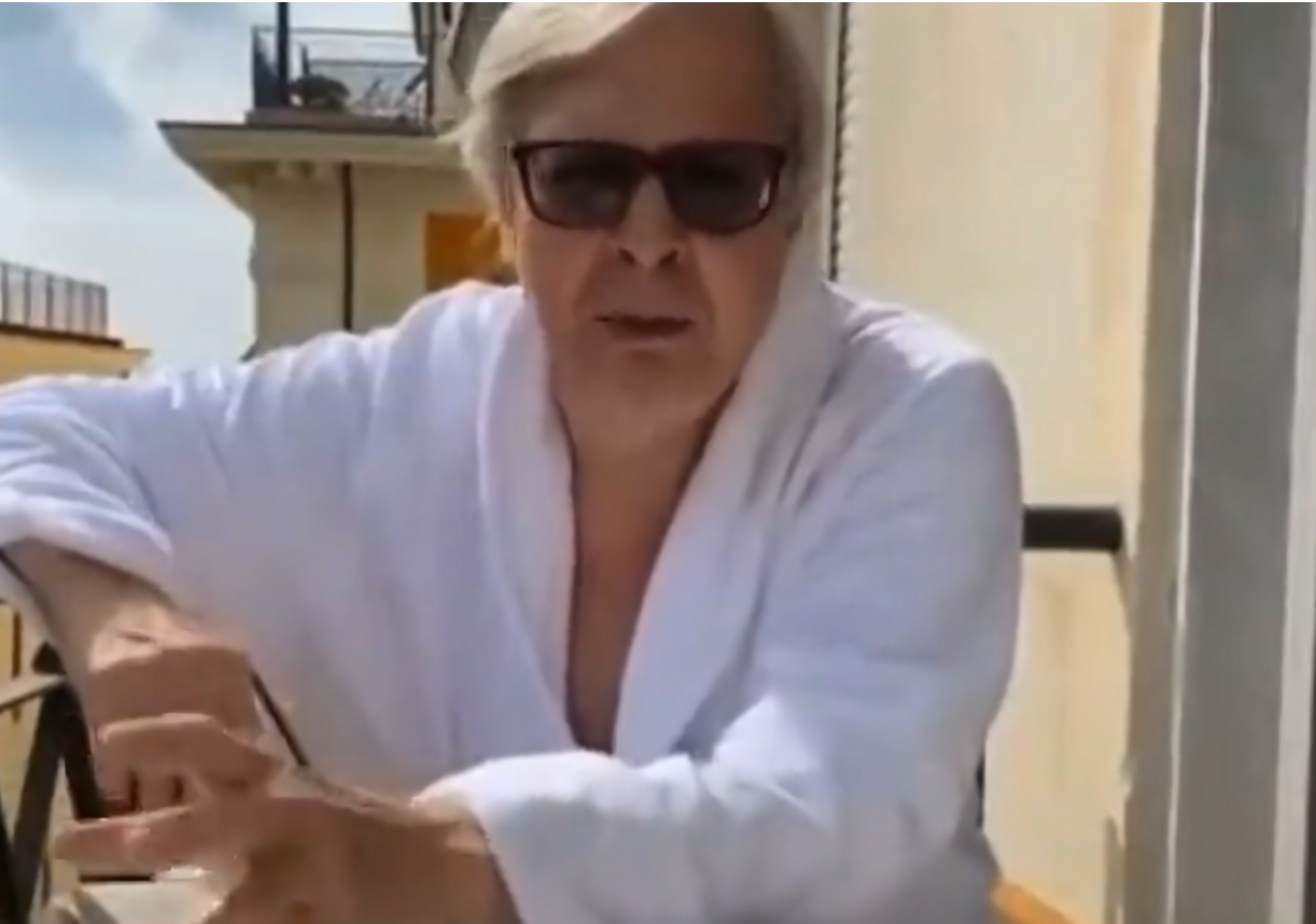 Sgarbi su Fedez: “E’ moda, una brutta copia della Lucarelli”, il Video