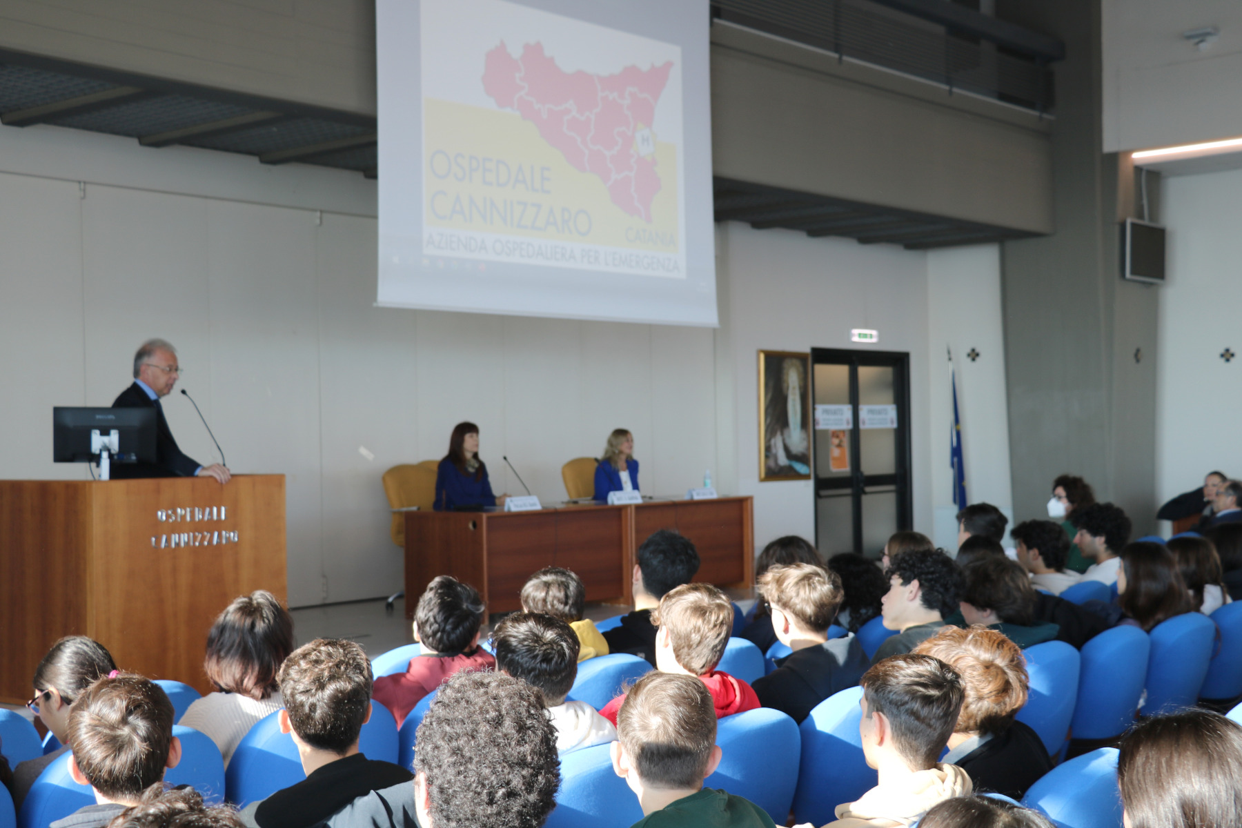 Giornata contro l’Aids, informazione e prevenzione per i giovani: “Virus non è scomparso”