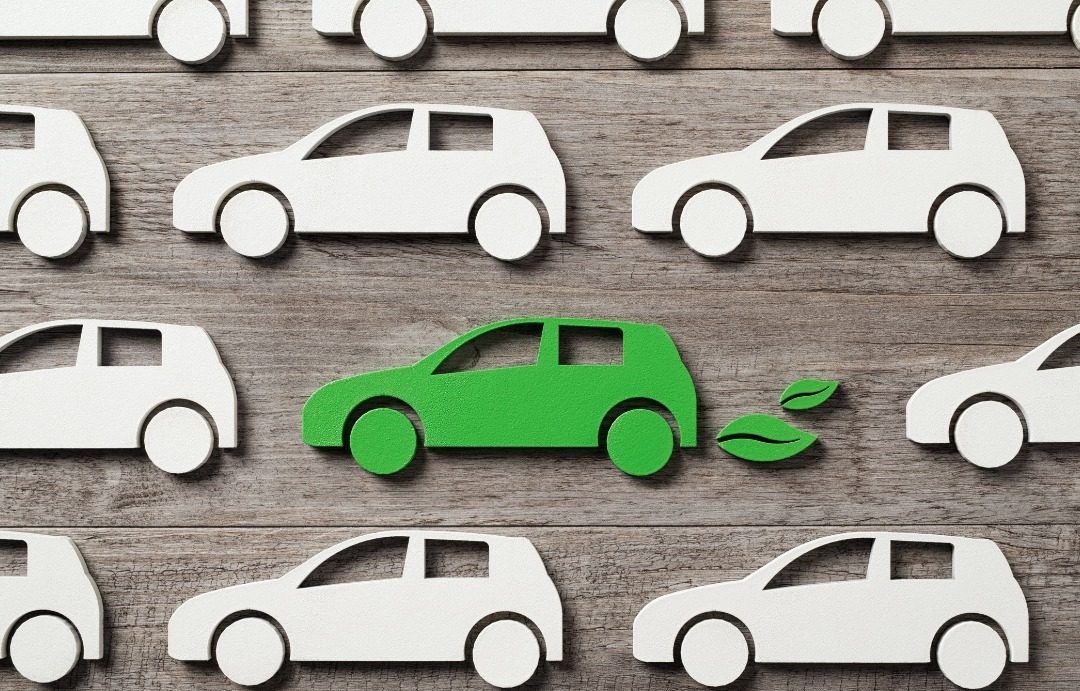 Sosta a Catania, dal 2023 strisce blu gratuite solo per le auto elettriche