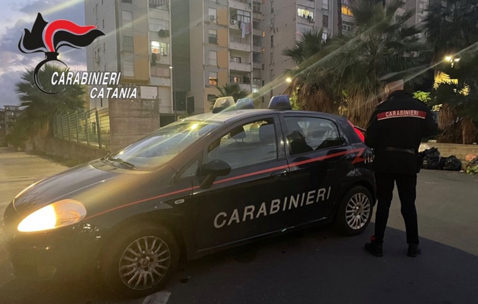 Il “supermarket della droga” in viale Nitta: 3 giovani pusher creano il loro “impero”, arrestati