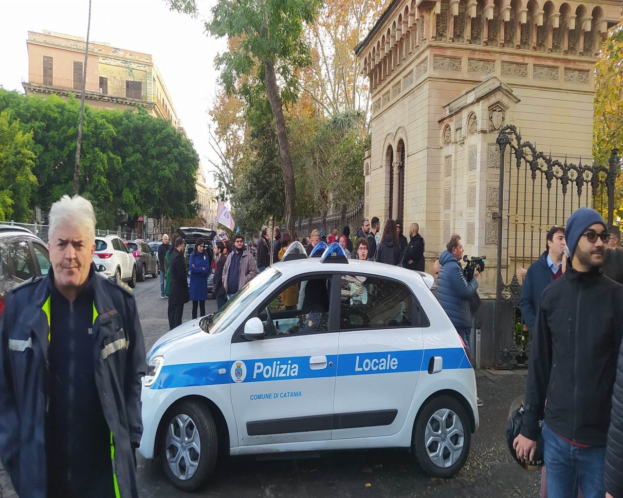 Abolizione Reddito di Cittadinanza, a Catania monta la protesta: “Poveri visti come criminali” – FOTO e VIDEO Abolizione Reddito di Cittadinanza, a Catania monta la protesta: “Poveri visti come criminali” – FOTO e VIDEO