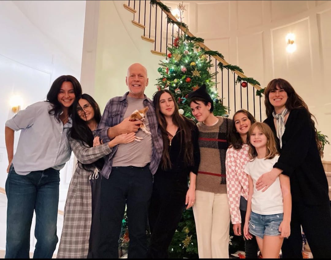 Bruce Willis, ecco le foto pre-natalizie in famiglia: commozione sui social