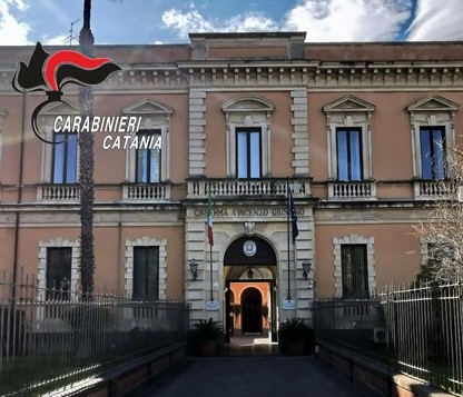 Catania, maltratta moglie e figlie: ai domiciliari 49enne