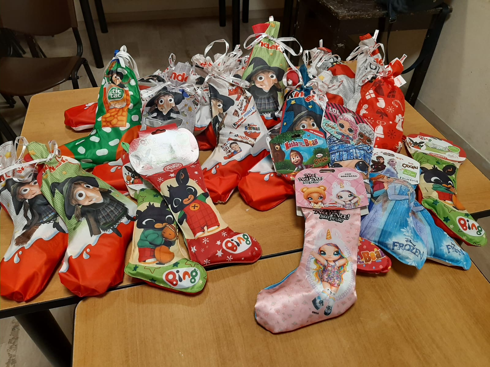 Siracusa, ruba 24 calze della befana da un supermercato: arrestata