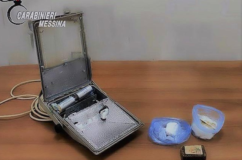 Droga sul furgone, pusher in transito sulla Statale 113: arrestato