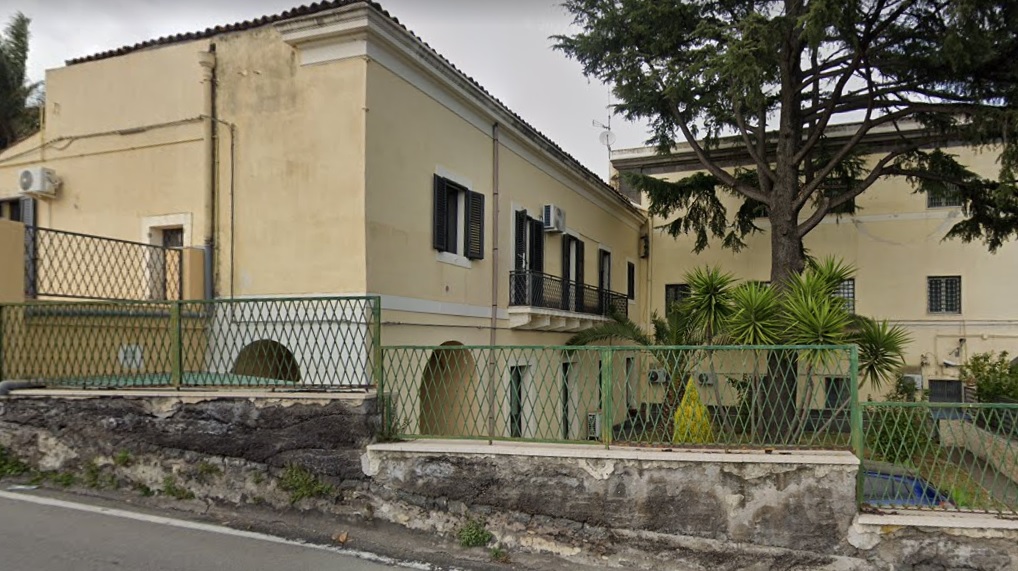 Acireale, furibonda rissa tra detenuti nel carcere minorile: agente morso al braccio